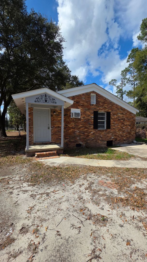 Building Photo - 2505 Rosebrier Ave