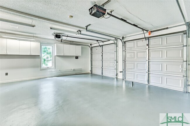 Building Photo - 10 Sparkleberry Ln