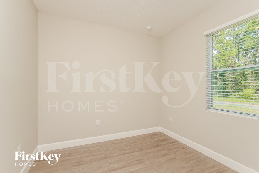 Building Photo - 164 Todd St SE