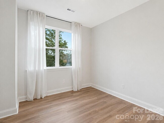 Building Photo - 8929 Sharonbrook Dr