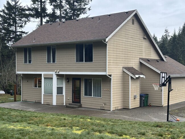 Building Photo - Silverdale 2 Story Home 4bed 2.5 bath