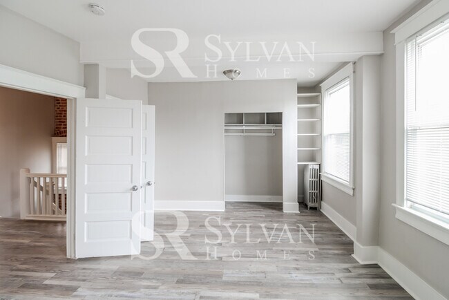 Building Photo - Charming 3BR Townhome