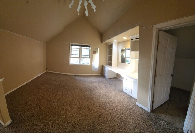 Building Photo - Charming Cottage off of Grand Avenue/Mill ...