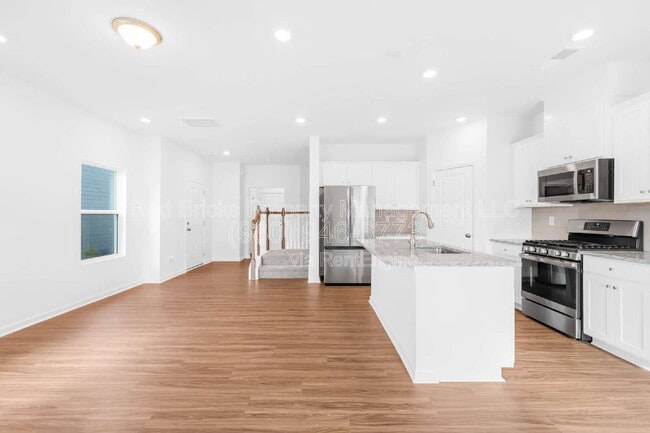 Building Photo - 790 Earhart St NW