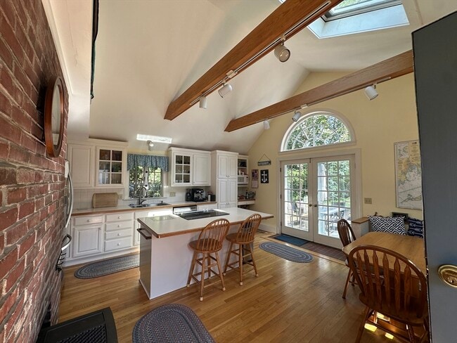 Building Photo - 12 Pearl St