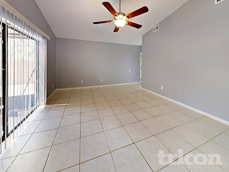 Building Photo - 10516 Parkcrest Dr