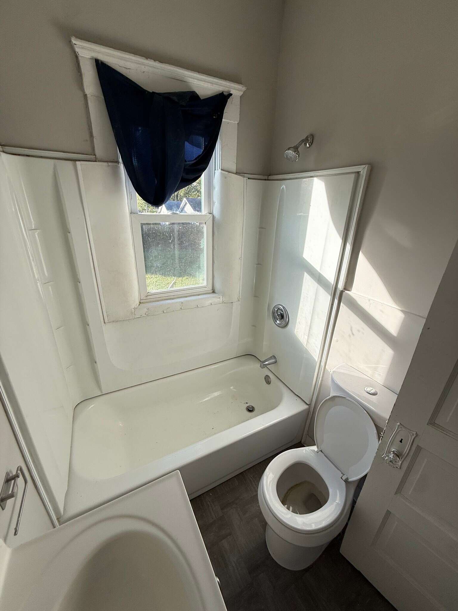 Building Photo - 10303 Sophia Ave