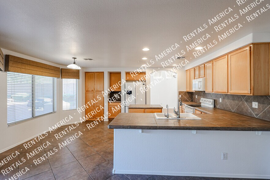 Building Photo - 33251 N Symer Dr