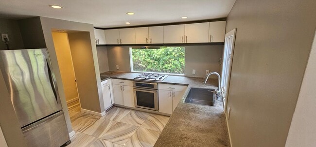Building Photo - Amazing House with Large Lot in Franklin V...