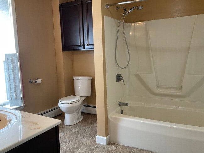 Building Photo - 112 W Main St