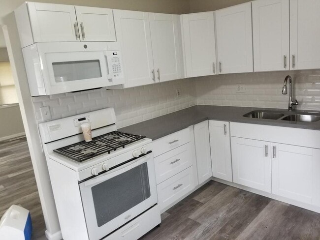 Building Photo - 21901 Sloman St