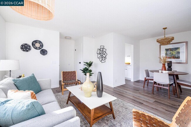 Building Photo - 1033 Mohr Ln