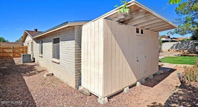 Building Photo - 4741 W Red Wolf Dr