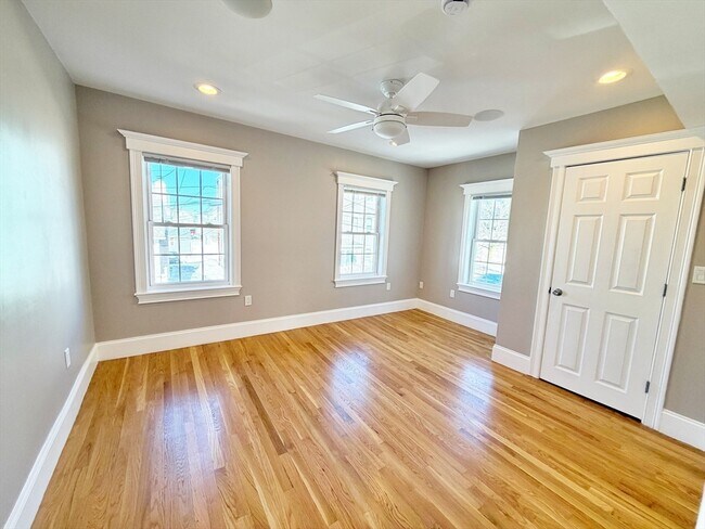 Building Photo - 37 Fenton St