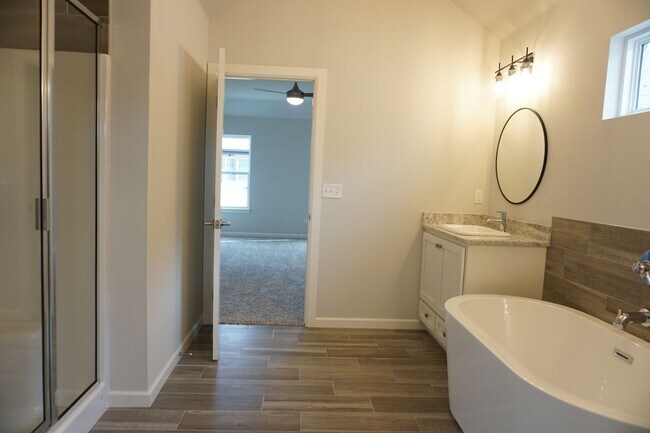 Building Photo - 3 Bedroom, 2 Bath With Office - Broken Arrow Schools