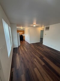 Building Photo - 777 Hilltop Dr