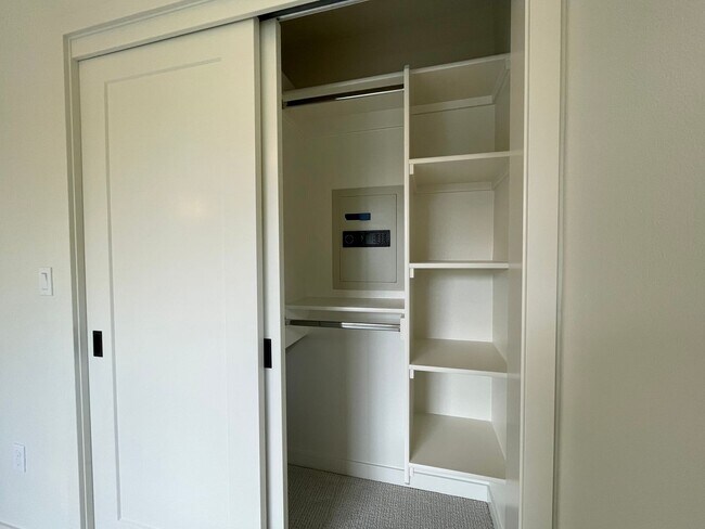 Building Photo - Sellwood-Moreland 2 Bedroom 2.5 Bath BRAND NEW Condo Convienent to OHSU~ Includes A/C and Washer ...
