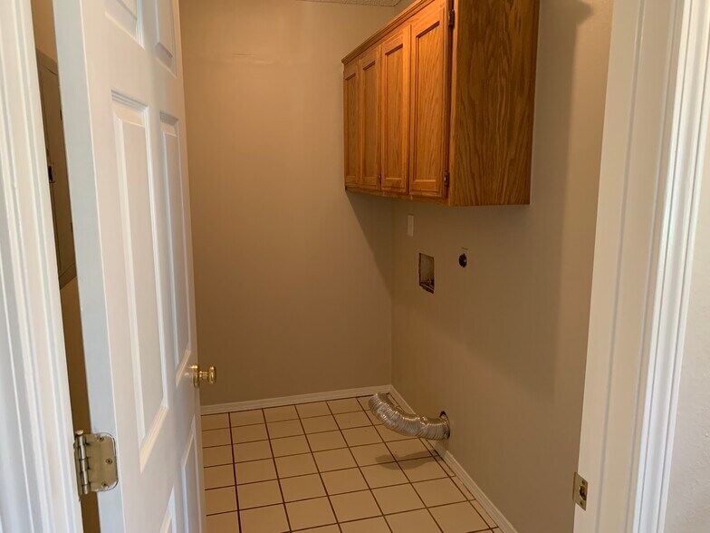 Building Photo - 507A Camellia Dr