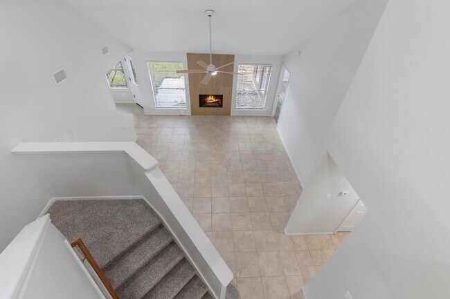 Building Photo - 1815 Moston Dr