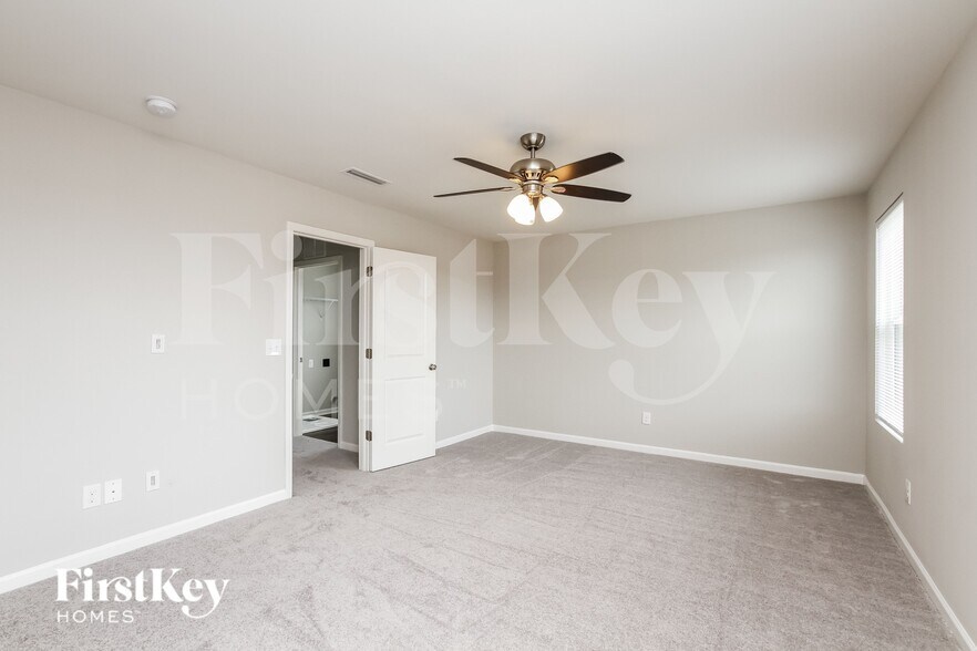 Building Photo - 167 Hidden Lakes Rd