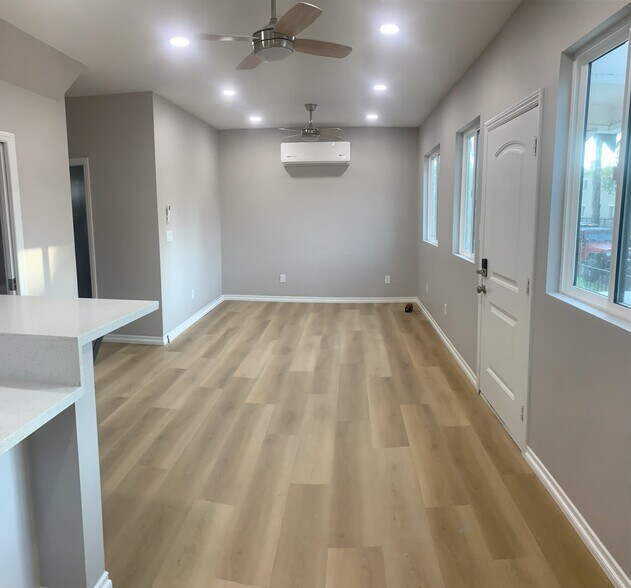 living room - 3448 Fairmount Blvd