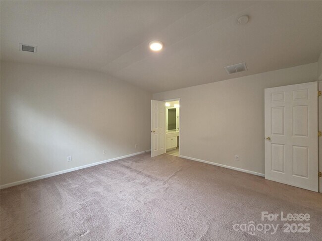 Building Photo - 3000 Old Ironside Dr