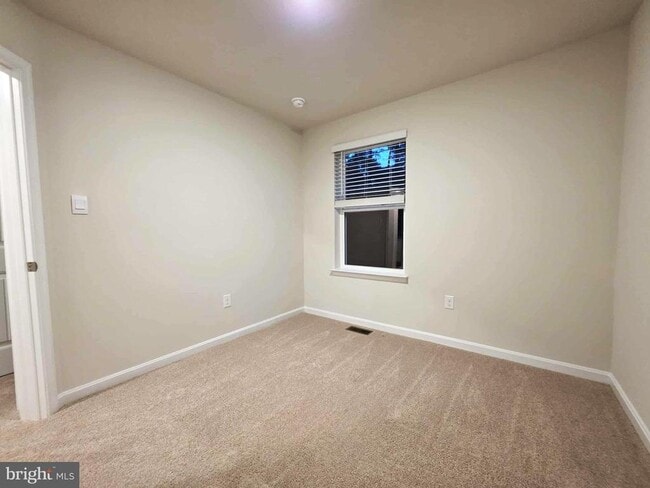 Building Photo - 822 Mersey Ln