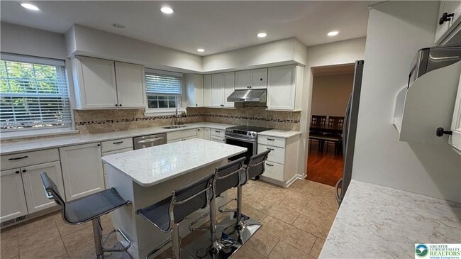 Building Photo - 639 Heather Ln