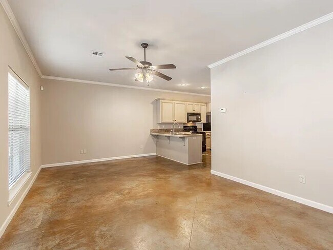 Building Photo - 120 Deraney Ln