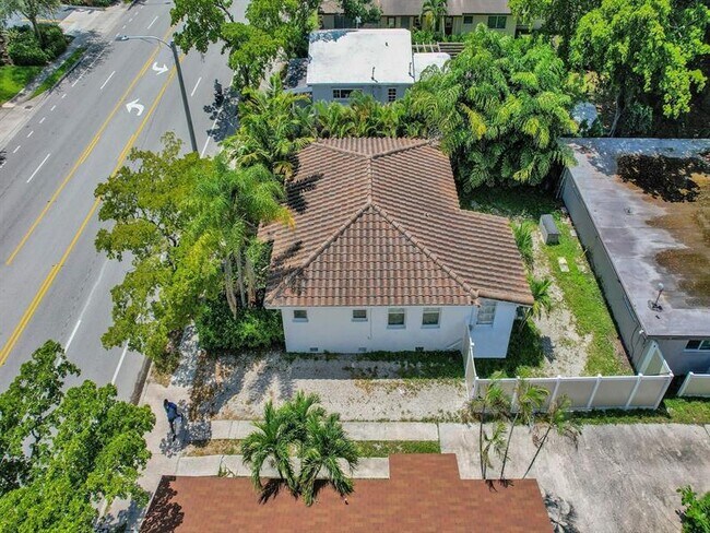 Building Photo - 615 SW 4th Ave