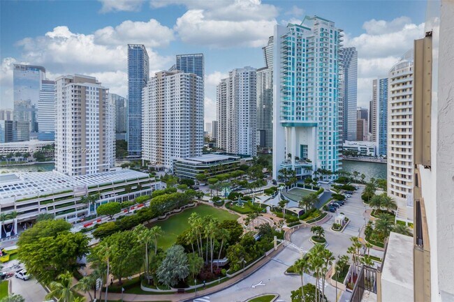 Building Photo - 540 Brickell Key Dr