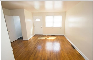 Building Photo - 2538 Loyola Northway