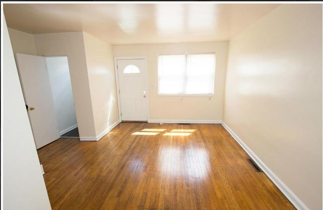 Building Photo - 2538 Loyola Northway