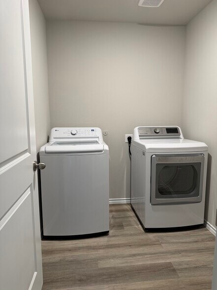 Building Photo - 233 Cal Ford Dr