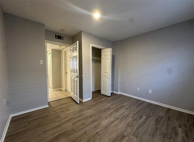 Building Photo - 5720 Pinon Vista Dr