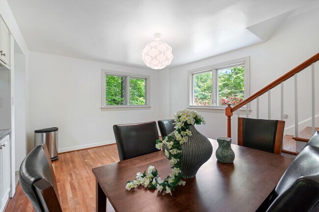 Building Photo - 3 Bed 1.5 Bath - Takoma Park Cottage - Mov...