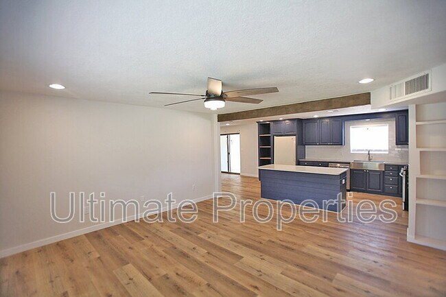 Building Photo - 4129 E Bluefield Ave