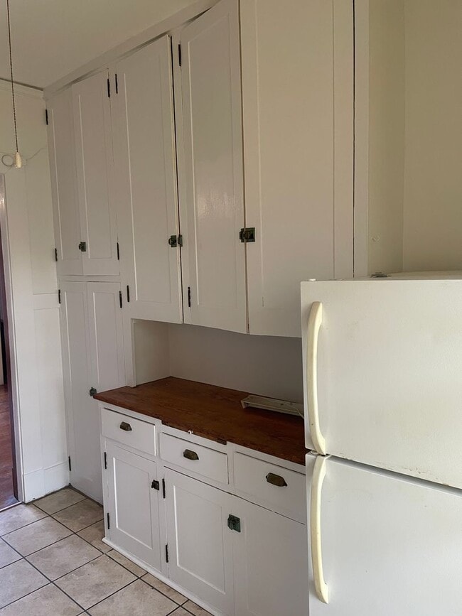 Building Photo - GrandAveW302-6