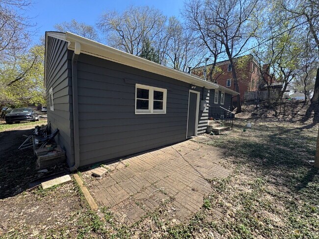 Building Photo - Charming 3-Bed Home with Finished Basement and huge backyard.