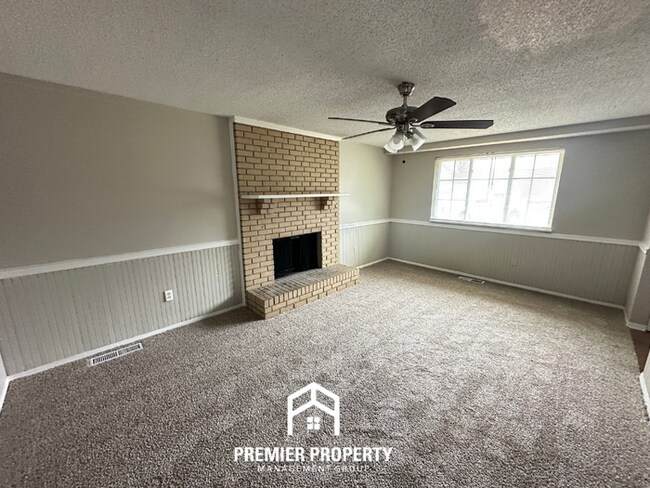 Building Photo - Spacious 4BR Home w/ Fireplace, Covered Patio & Fenced Yard