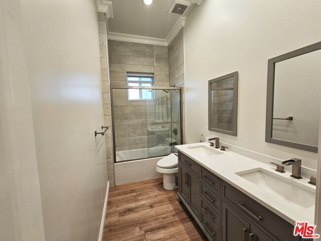 Building Photo - 944 S Serrano Ave