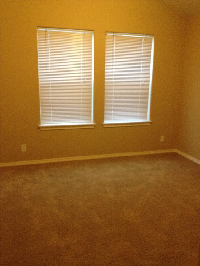 Building Photo - 58992 Greenbrier Loop