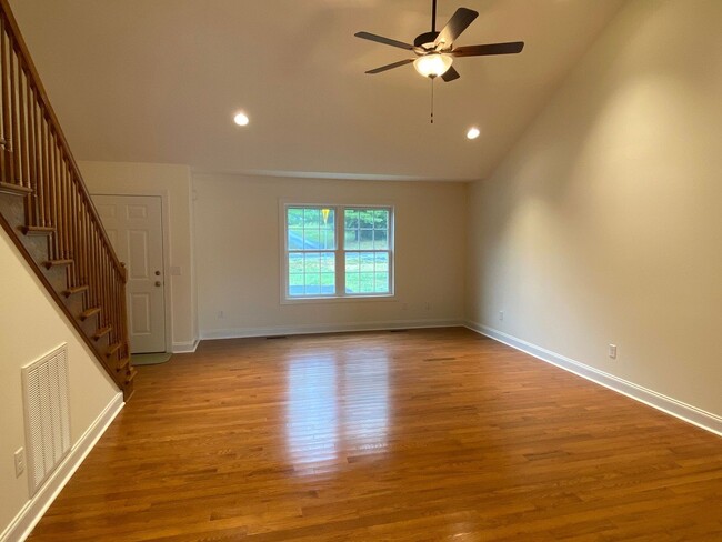 Building Photo - Pristine Duplex with Hardwood Floors and M...