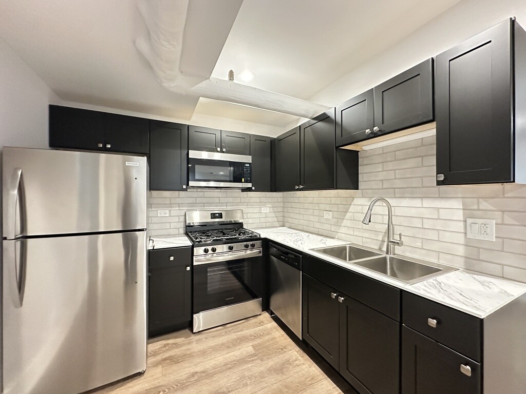 Building Photo - 5010 N Springfield Ave