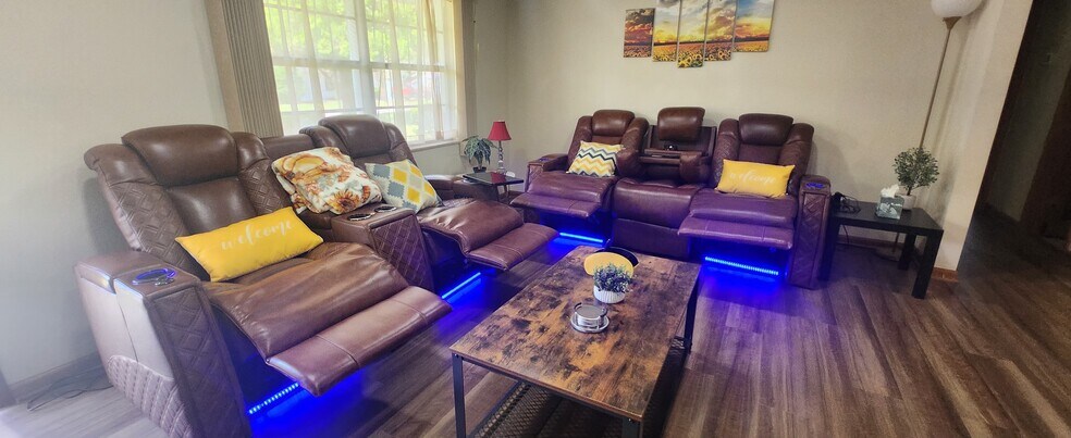 Get the popcorn or relax for the day - 5914 Wilson Dr