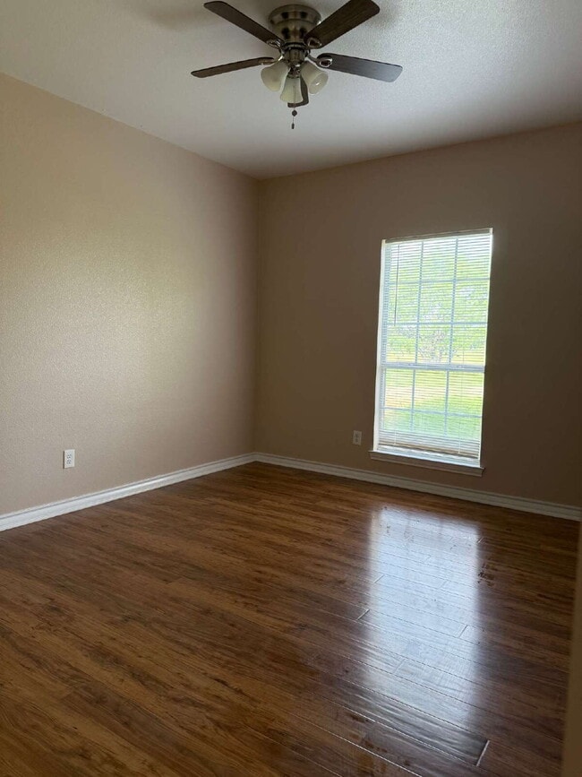 Building Photo - 455 Country Trail