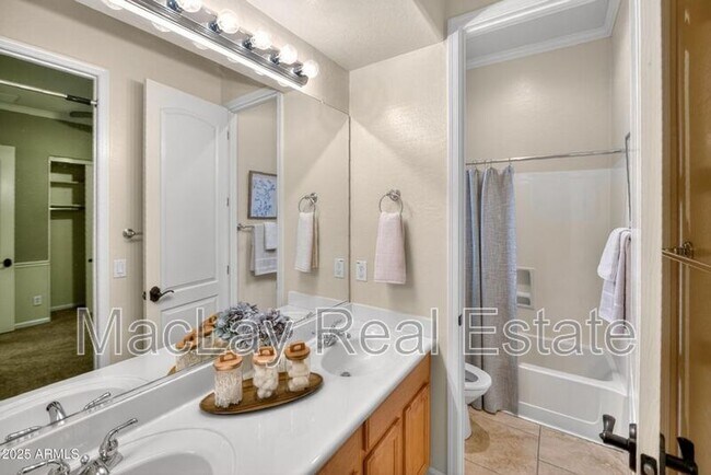 Building Photo - 527 E Tonto Dr