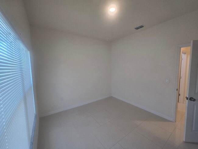 Building Photo - Cozy Two Bedroom, one bath house-Newer Con...