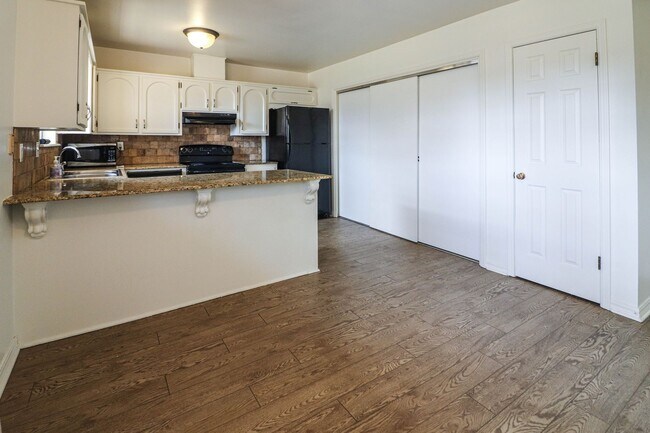 Building Photo - Located in South Tulsa - 3 Bedroom Home!!