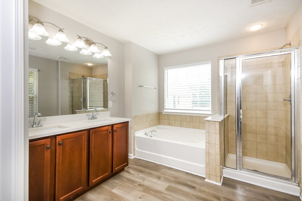 Building Photo - 2110 Valley Creek Dr